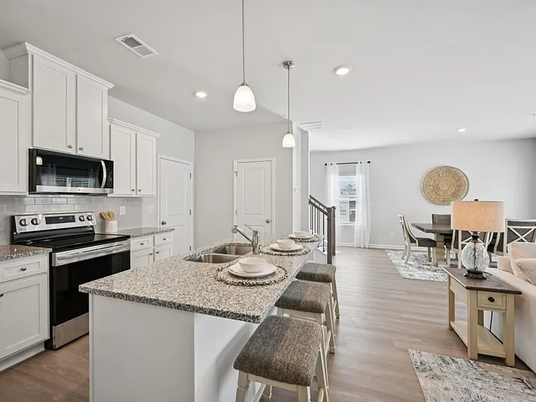 423 Lanier Cir — Photo 12