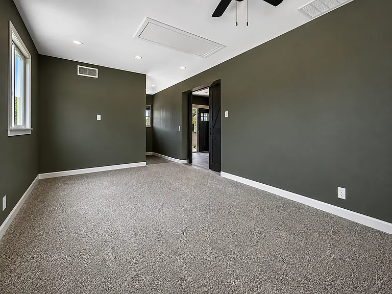 8201 E Whitton Ave — Photo 15