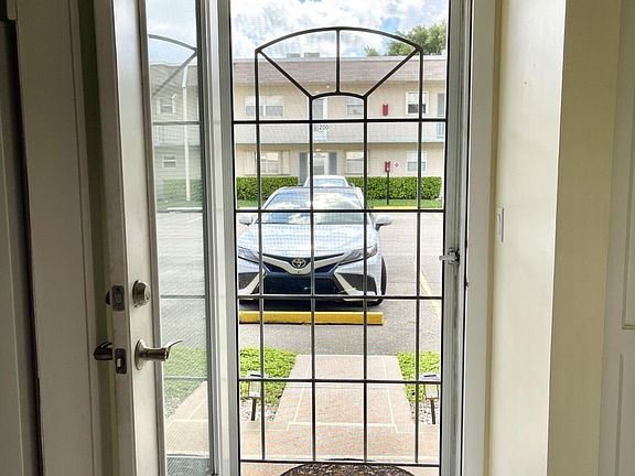3rd image of 105 Oxford Ct #500