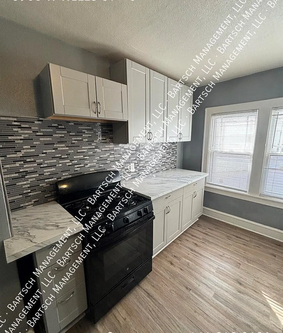 Studio, $1,300 — Photo 2