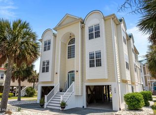 208 Sea Manor Dr, Surf City, NC 28445