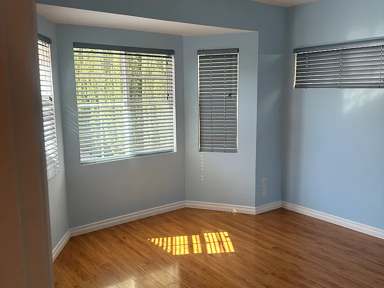 132 S Cedar St — Photo 5
