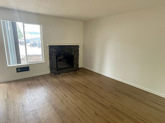 4th image of 461-487 W Gloucester St #463