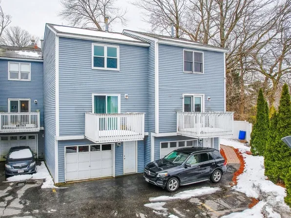 113 School St APT 12, Lowell, MA 01854