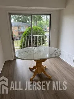 1 bed, 1.0 bath, 810 sqft, $1,950 — Photo 1