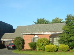 284 Helm Ln, Bay Shore, NY 11706