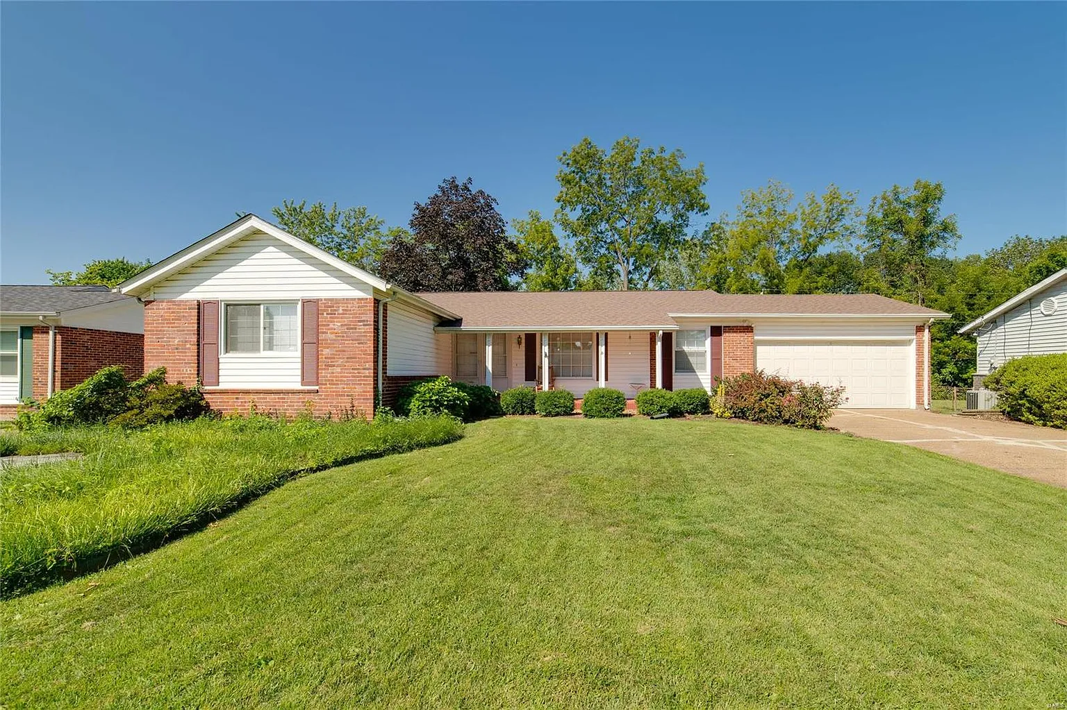 3225 Brookshire Dr photo 1