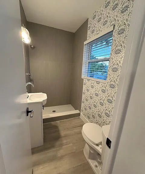 522 Eastwind Dr — Photo 9