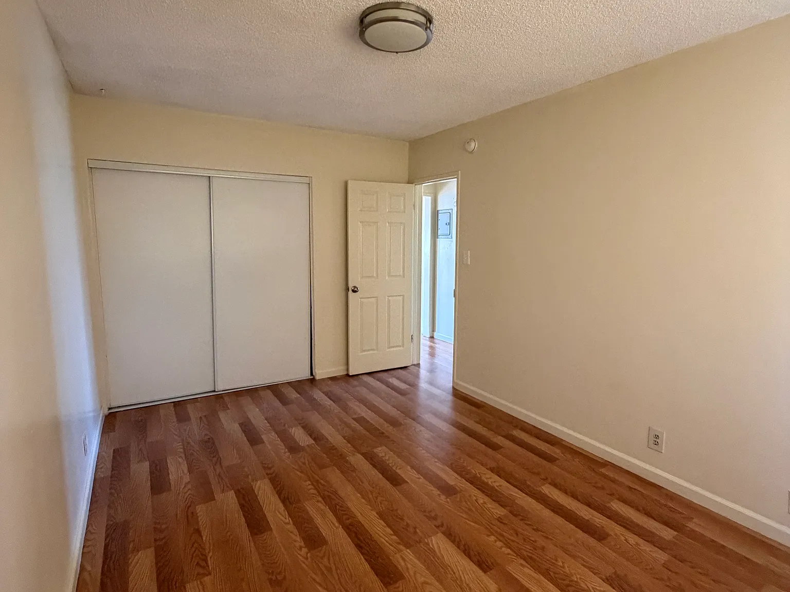 4716 Saint Elmo Dr — Photo 4