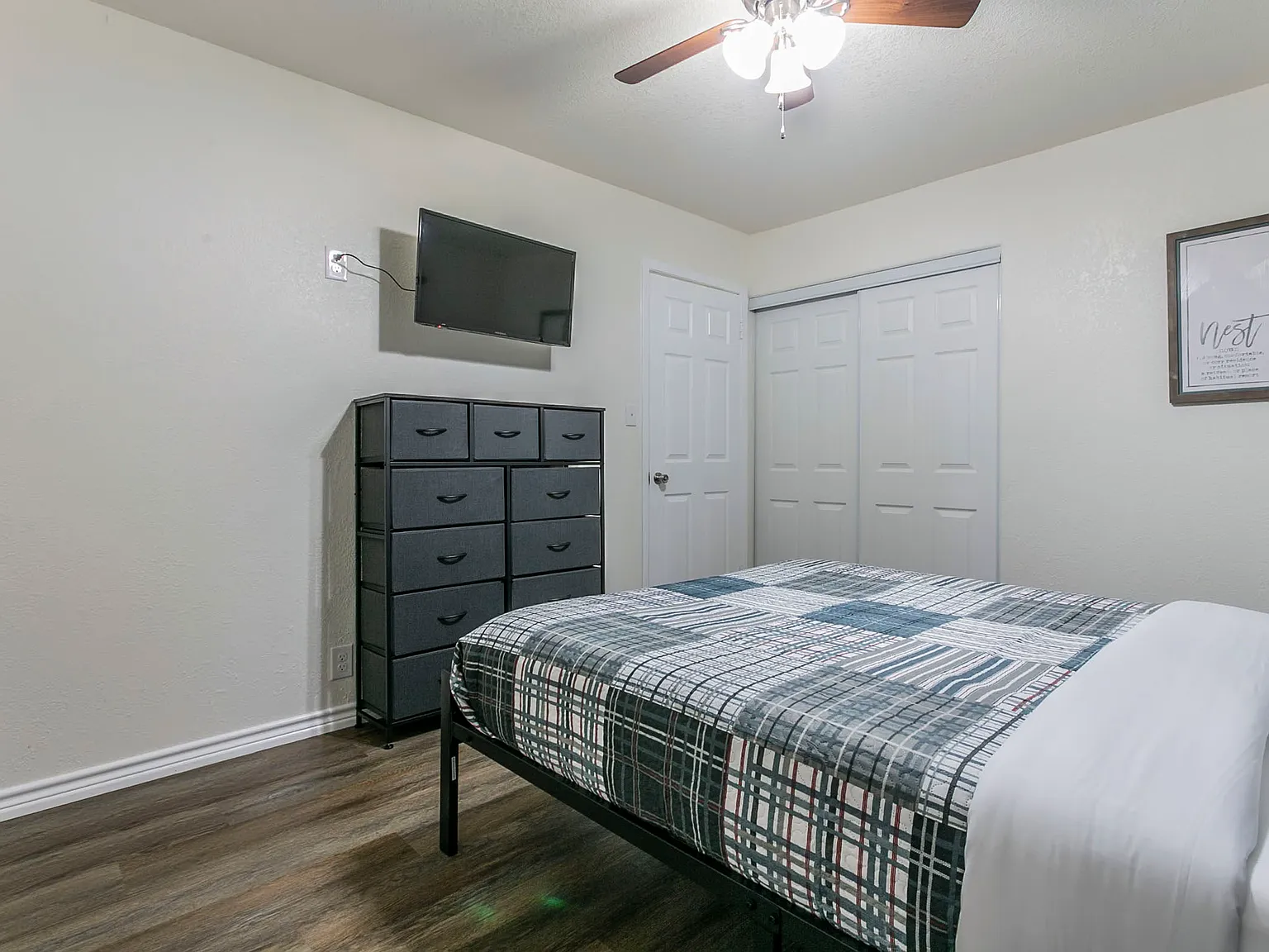 4 bed, 1622 sqft, $3,995 — Photo 4