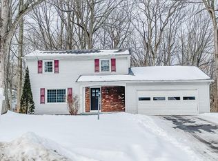 4 Fairfield Dr, Fairport, NY 14450