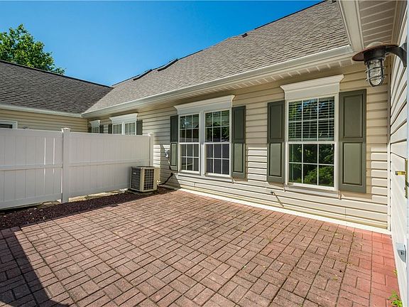 3rd image of 1006 Greystone Dr