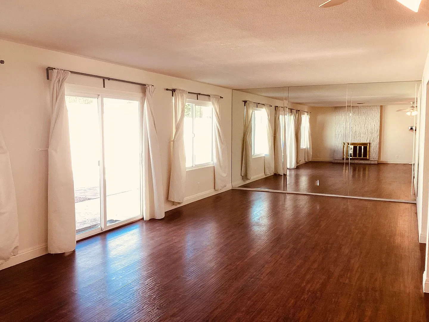 Beverly Green Large Home with Pool and In-Law Unit — Photo 4