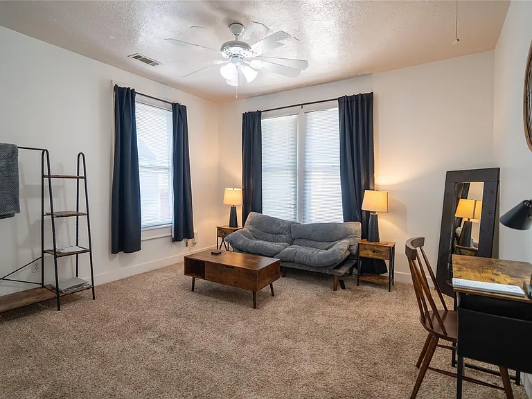 606 W Drew St #B — Photo 7