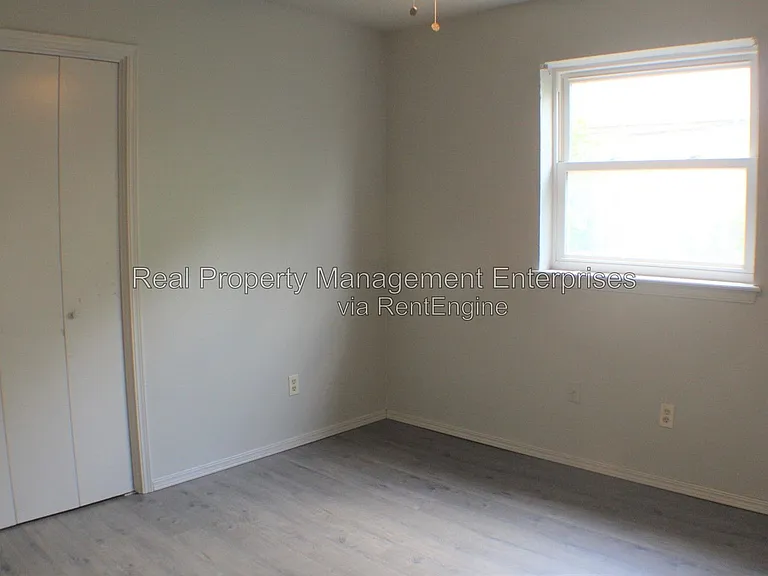 10904 N Florida Ave — Photo 13
