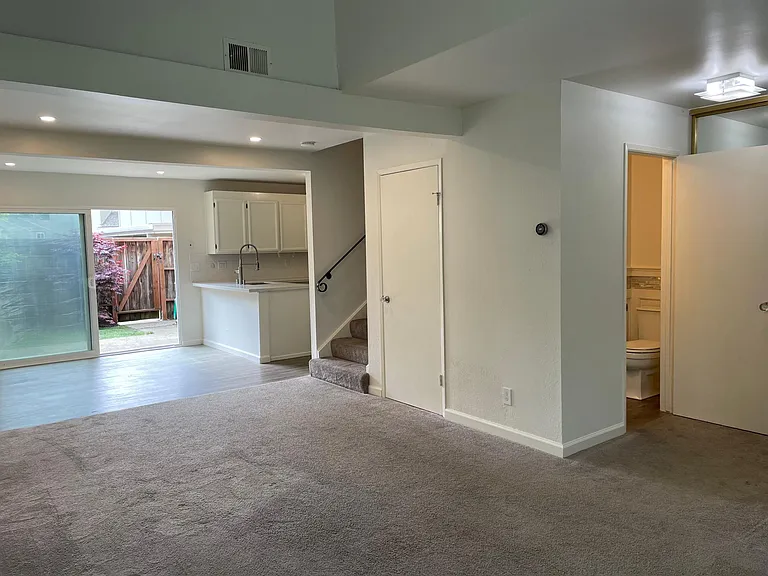 1281 Rosita Rd — Photo 2