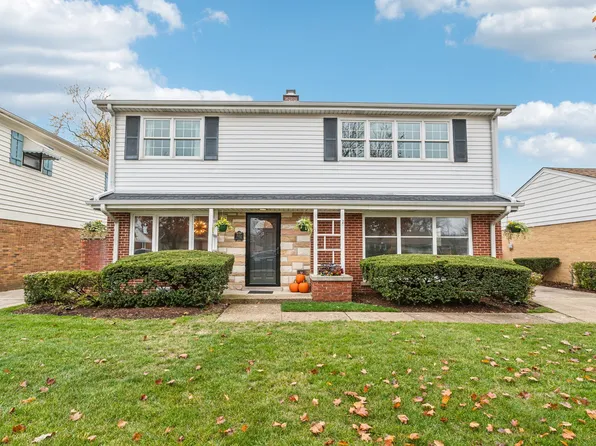 7952 N Nora Ave, Niles, IL 60714