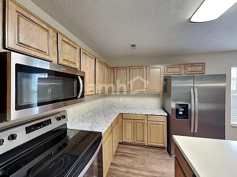 119 Crestwood Ln — Photo 4