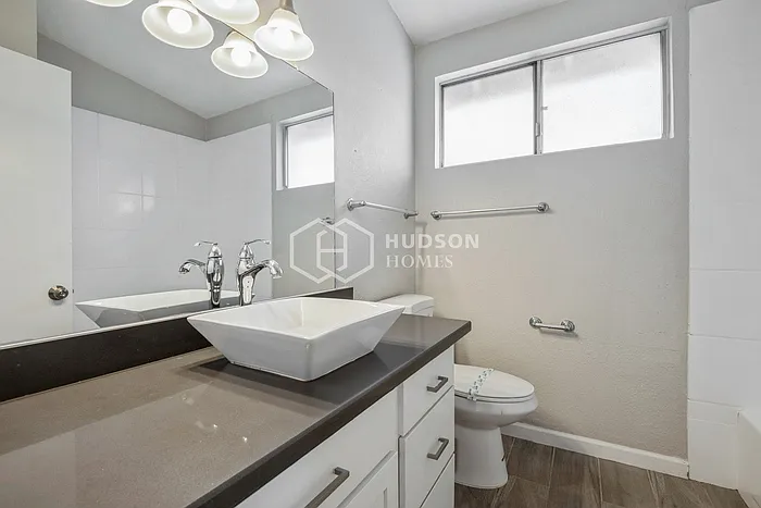 2708 W Temple St — Photo 13