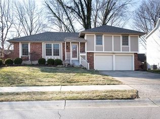 707 NE Pilgrim Way, Lees Summit, MO 64086
