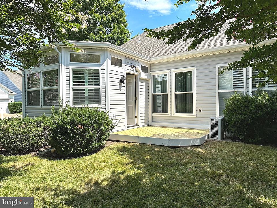 2nd image of 315 Bridgewater Cir