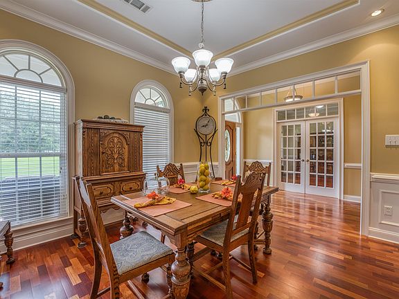 5th image of 490 Shady Oaks Dr