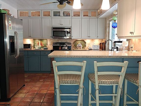 Kitchen island seats 3