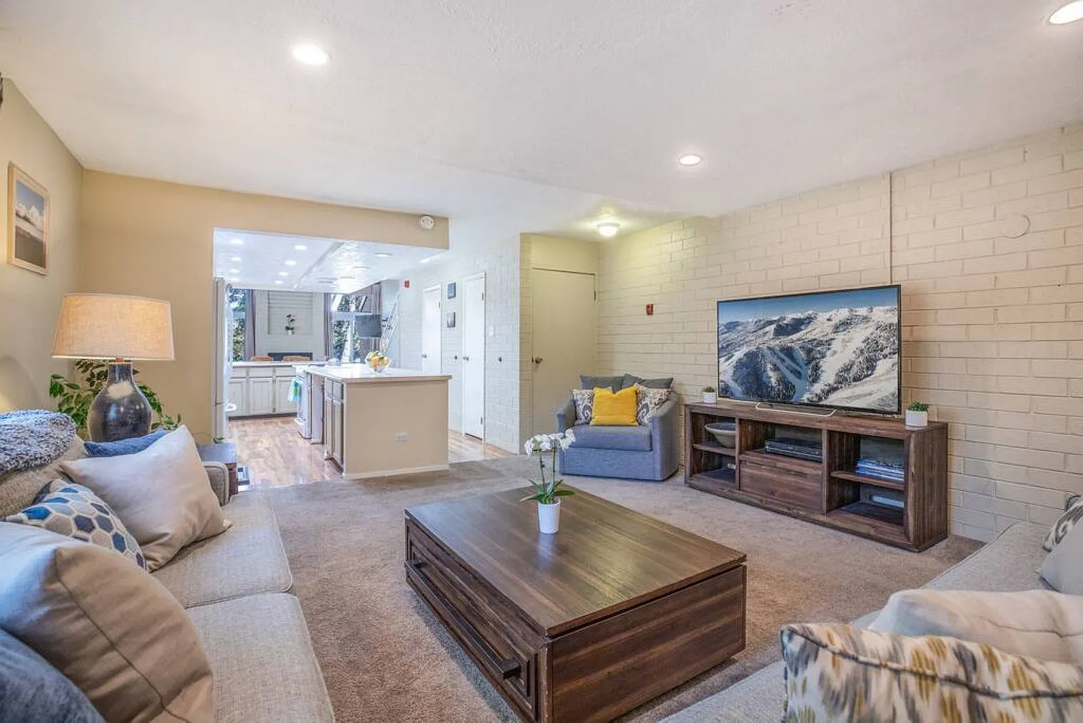 3 bed, 2.5 bath, $3,979 — Photo 3