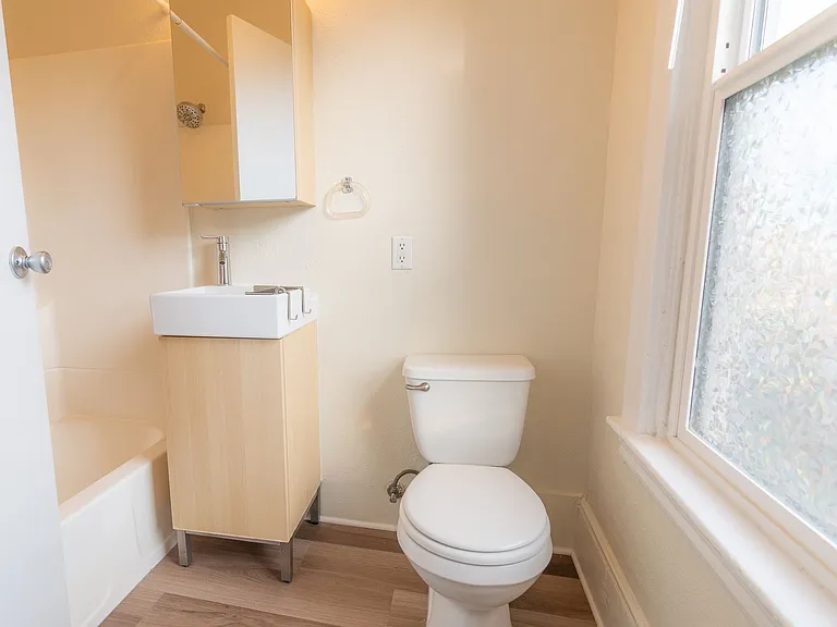 6020 NE Glisan St — Photo 13