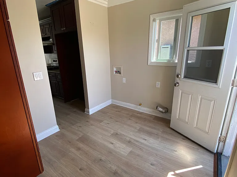 1030 E M St — Photo 25