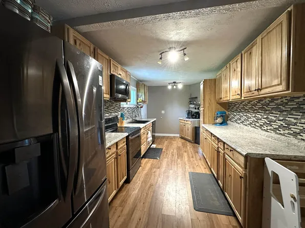 2334 Midland Trl, Rush, KY 41168