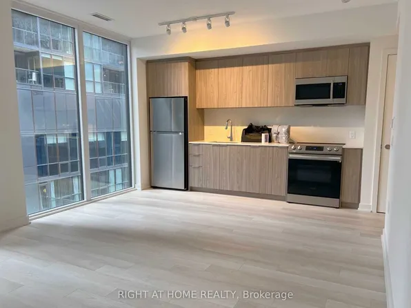 357 King St W, Toronto, ON