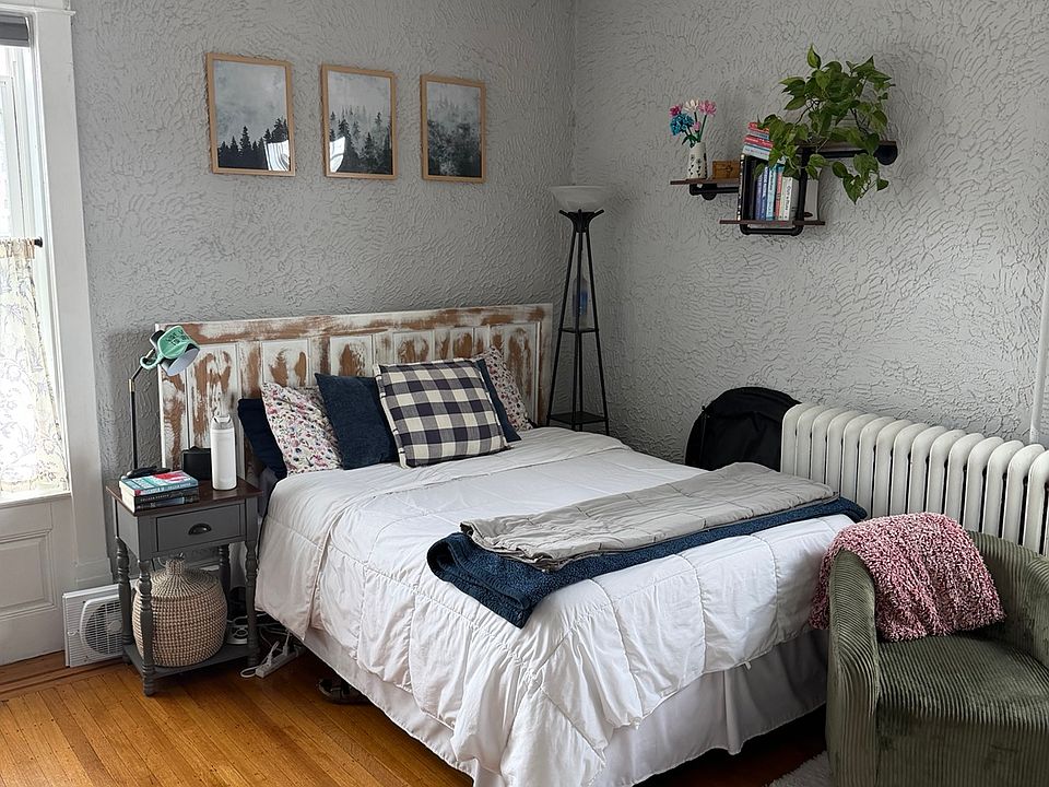 1st image of 210 Summer St #10