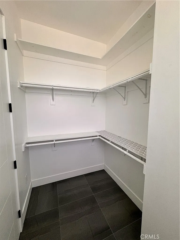 3 bed, 2536 sqft, $8,500 — Photo 4
