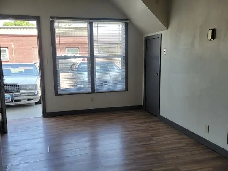 925 N Main St — Photo 9