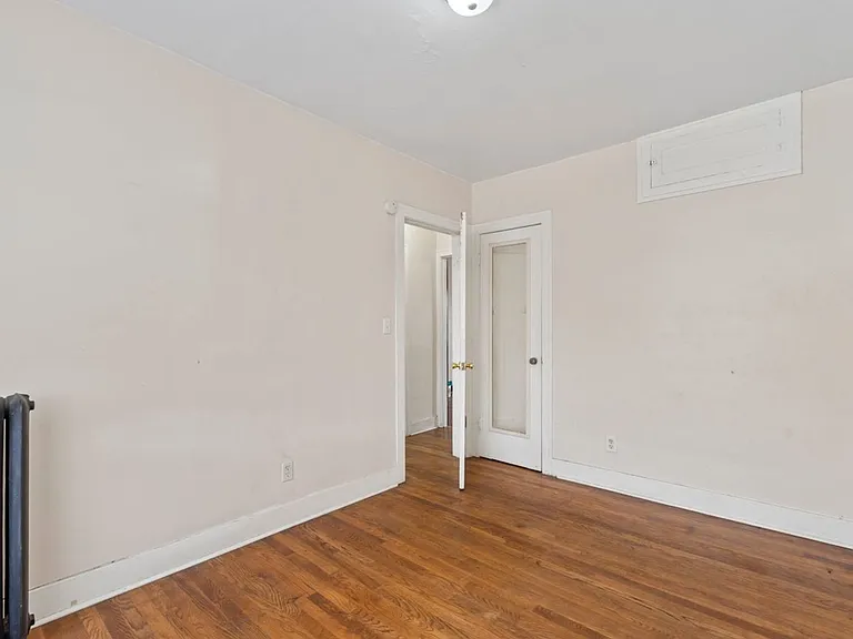 Upton Apartments — Photo 11