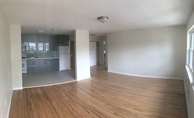 large 2 bedr apartment