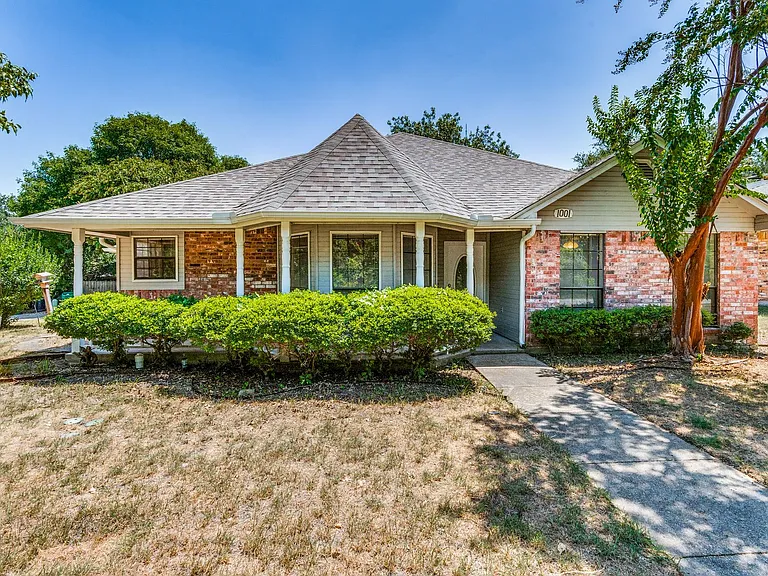 1001 Jorgenson Rd — Photo 1