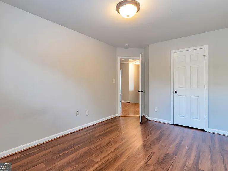214 Farm Manor Ct — Photo 30