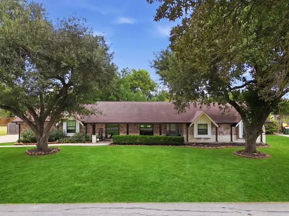 3403 Windsor St, Pearland, TX 77581