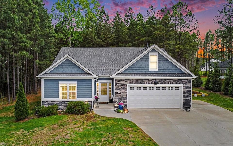 1st image of 820 Sunset Pointe Dr