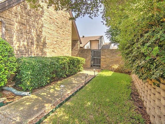 2nd image of 2833 Prescott Dr