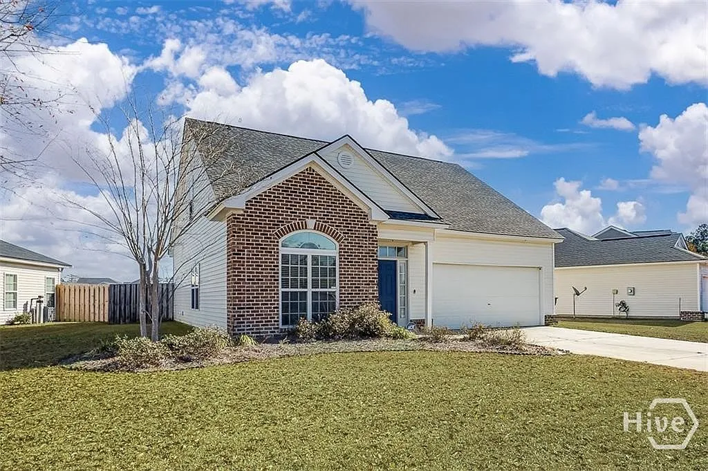 3 bed, 2.5 bath, 2363 sqft, $2,400 — Photo 3