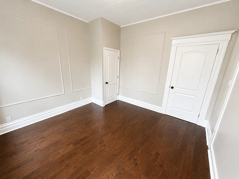 214-218 W Market St — Photo 29
