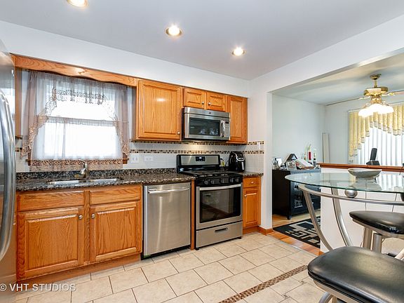 4th image of 15304 Blackstone Ave