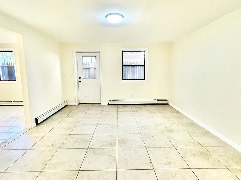 164 Rossiter Ave #1 — Photo 32