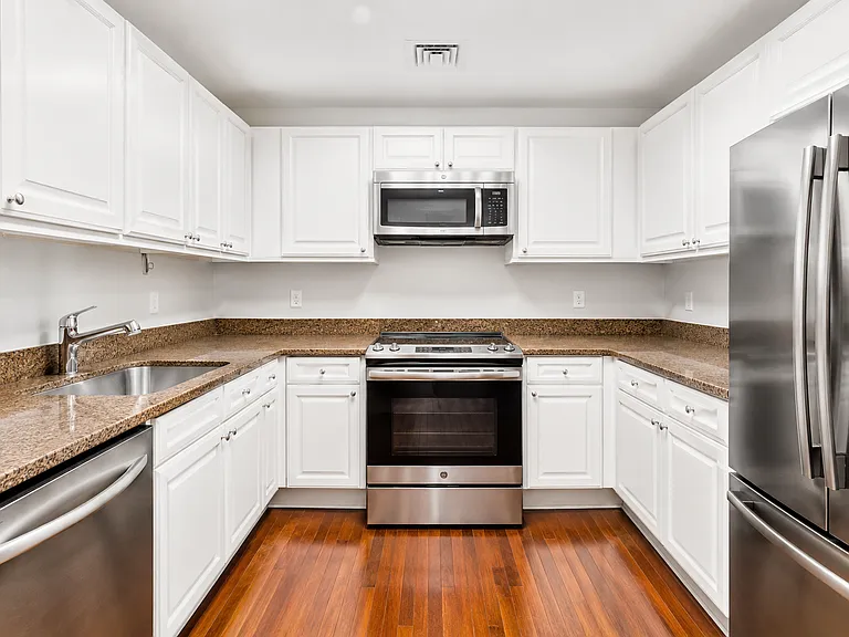 1505 Chestnut St — Photo 8