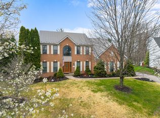 372 Indian Ridge Dr, Coraopolis, PA 15108