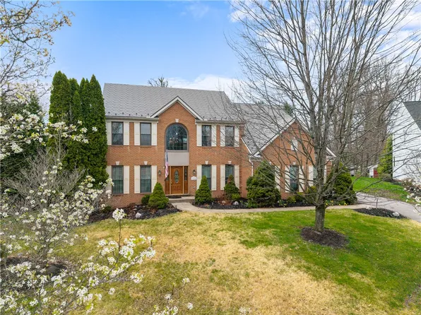 372 Indian Ridge Dr, Coraopolis, PA 15108