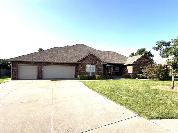 2816 Land Run Rd, Moore, OK 73160